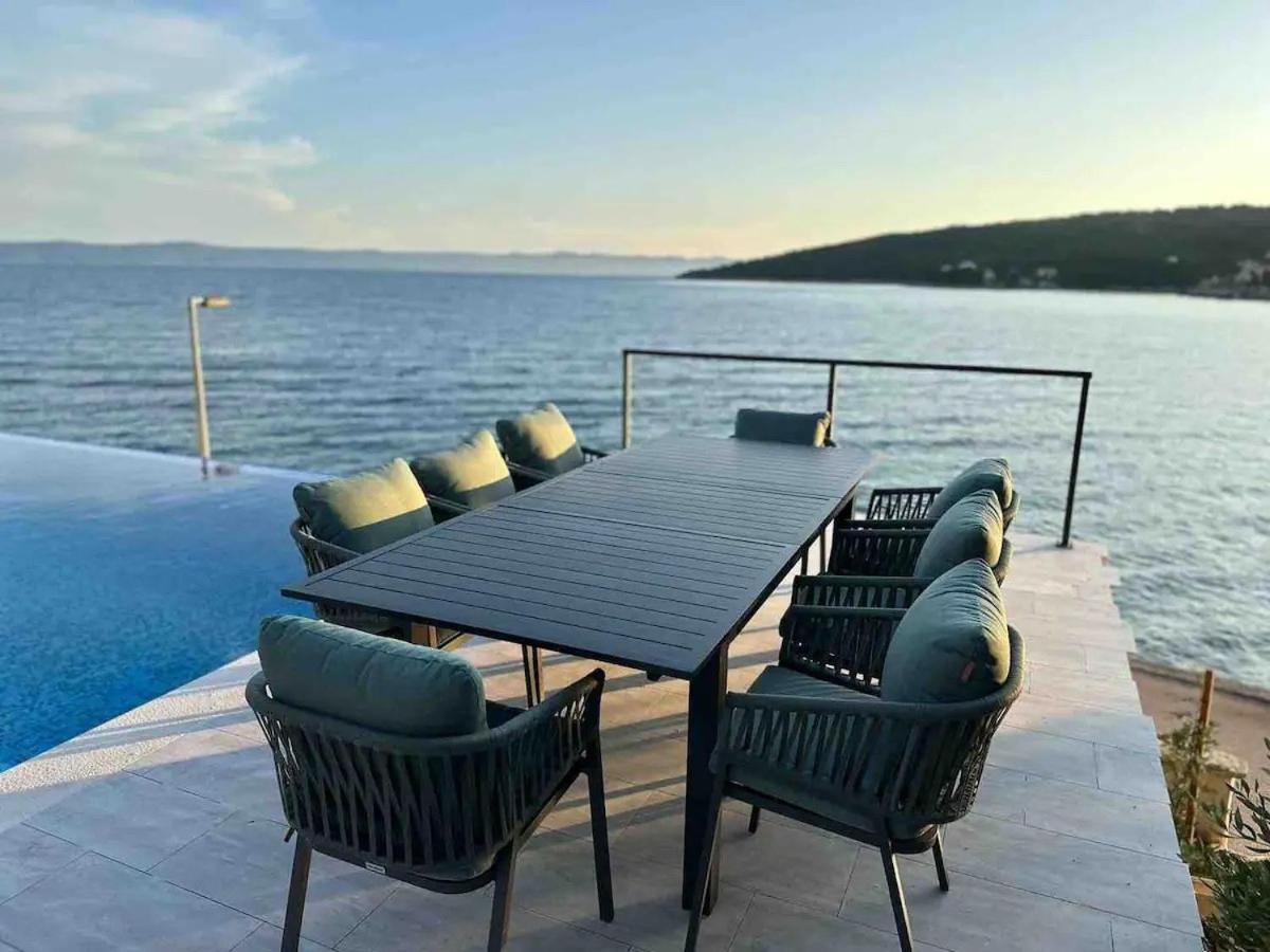 Seafront Villa Serenita Sumartin Eksteriør bilde
