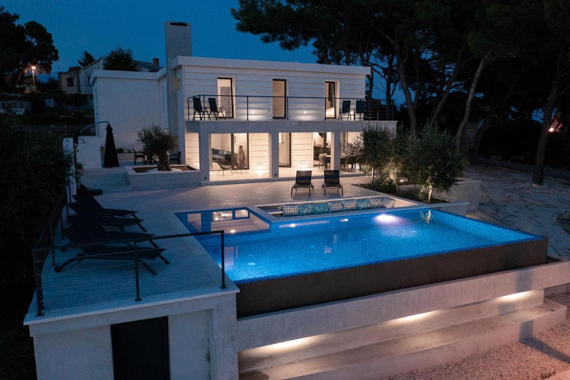 Seafront Villa Serenita Sumartin Eksteriør bilde
