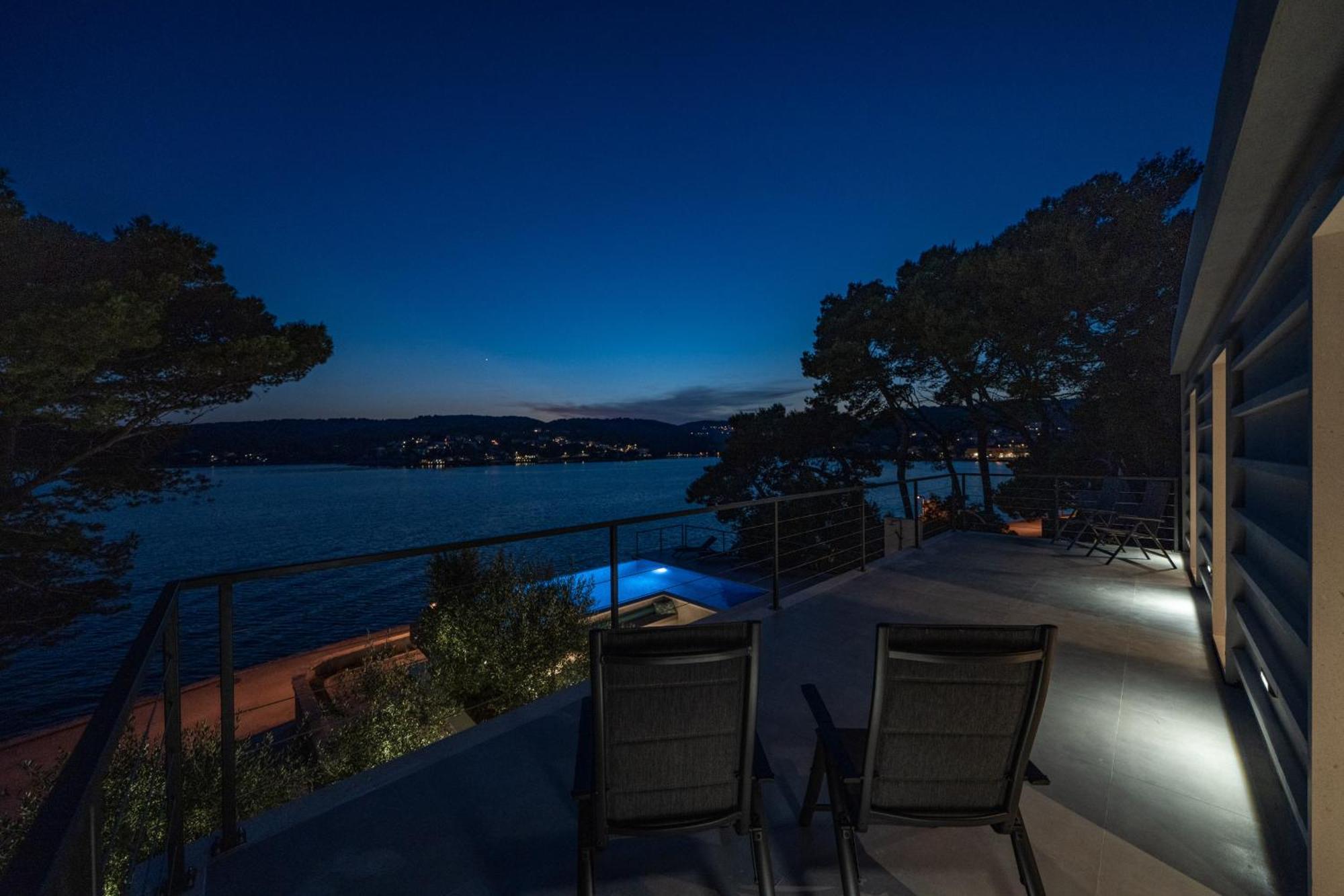 Seafront Villa Serenita Sumartin Eksteriør bilde