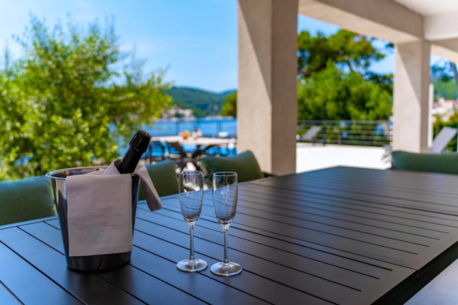Seafront Villa Serenita Sumartin Eksteriør bilde