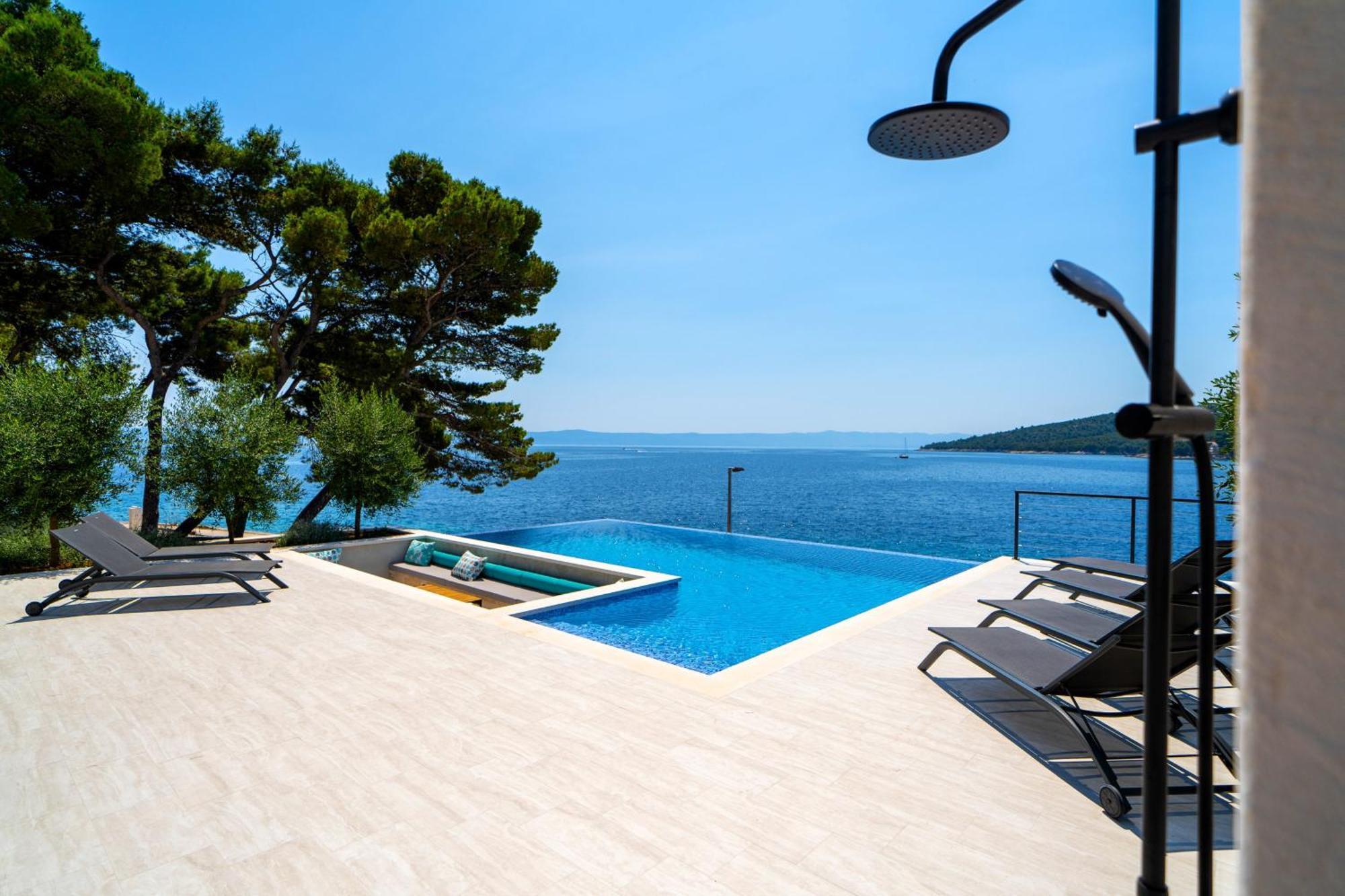 Seafront Villa Serenita Sumartin Eksteriør bilde